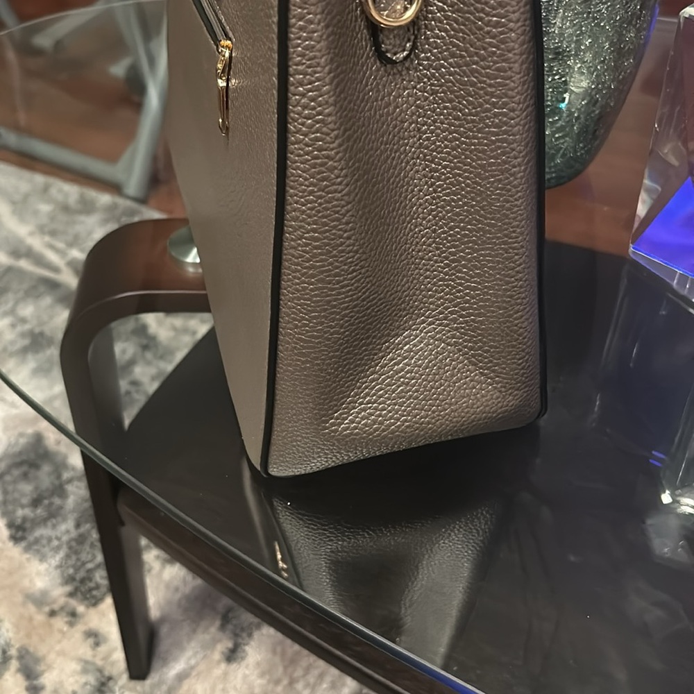 Elegant pewter Gray Handbag!! Make a statement without saying a word!! - Picture 5 of 6